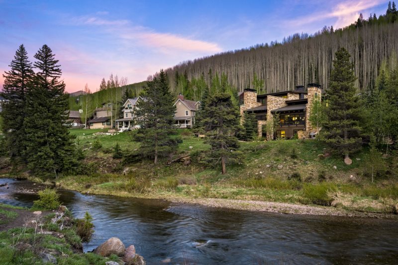 Spectacular Home - Walk to Slopes